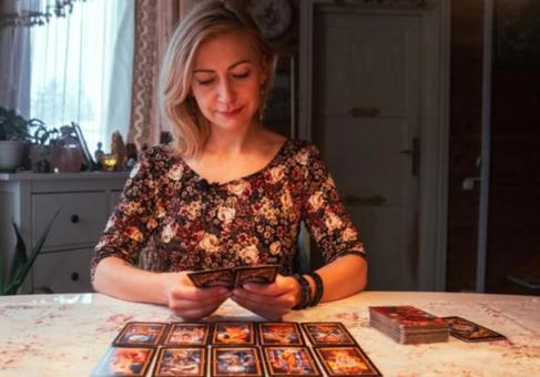 Helana: heldervoelend medium voor liefde, relatiebreuk &amp; healing met diepe inzichten.